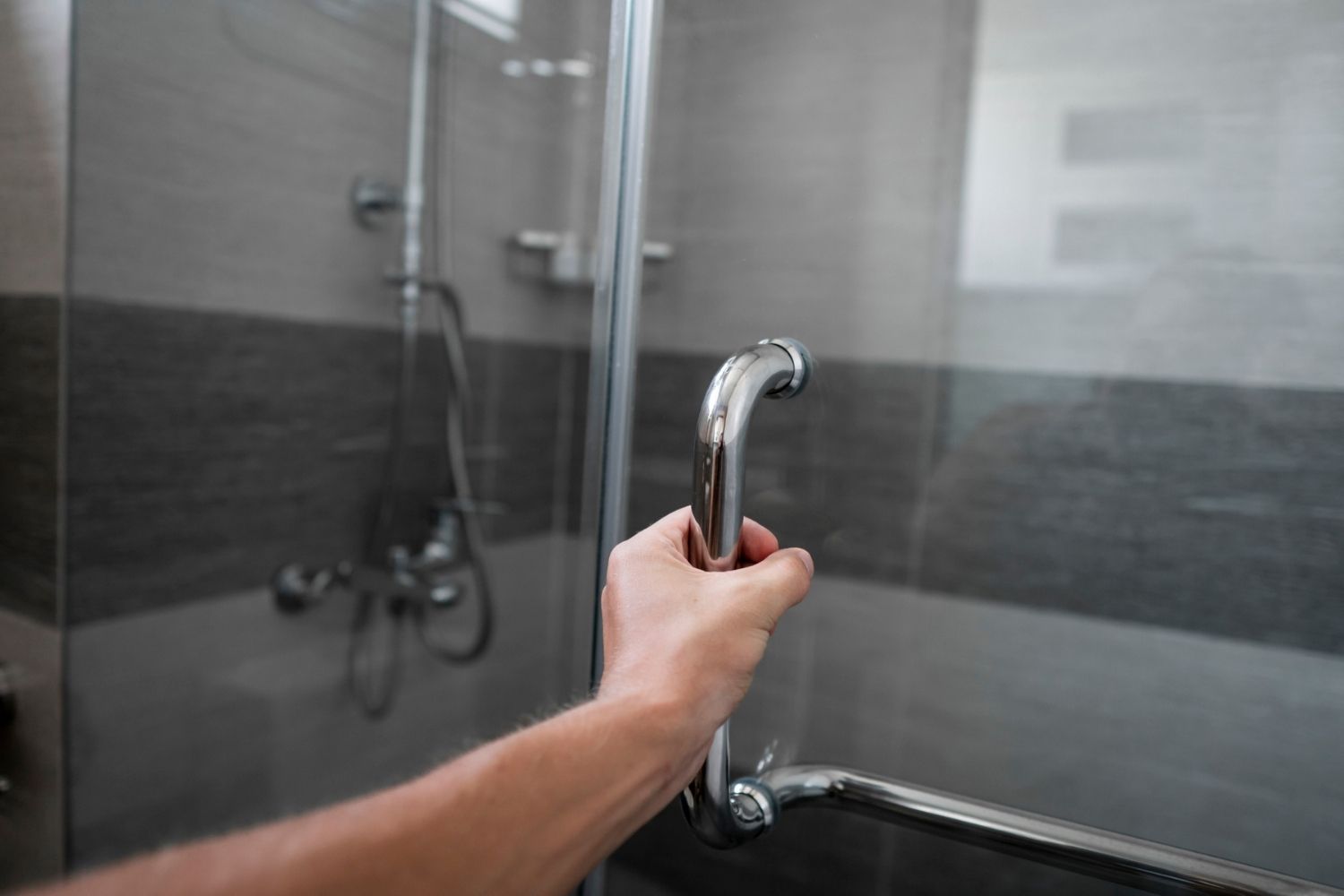 The Best Frameless Shower Doors Options