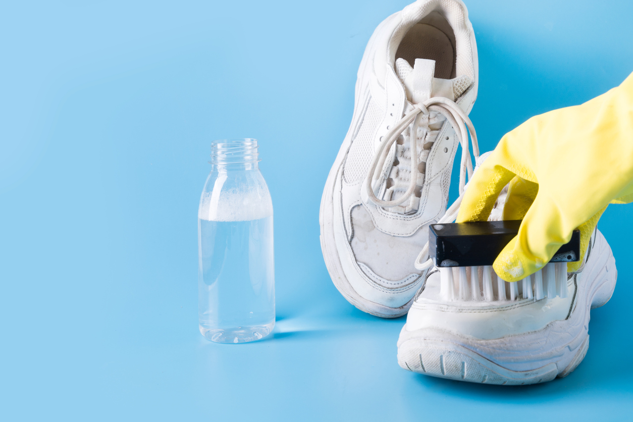 how to clean white shoes