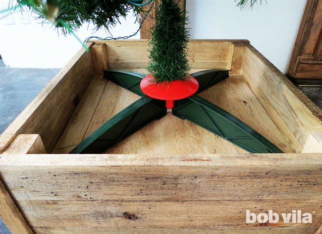 How to Make a DIY Christmas Tree Stand