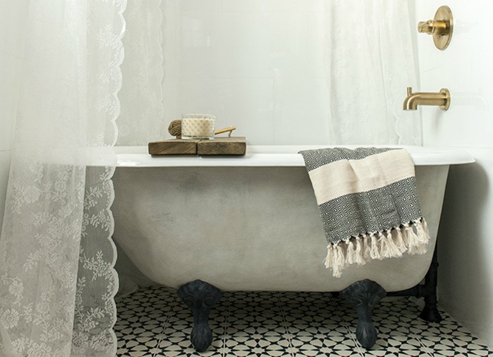 9 Ways to Make Your Old Bathroom New Again