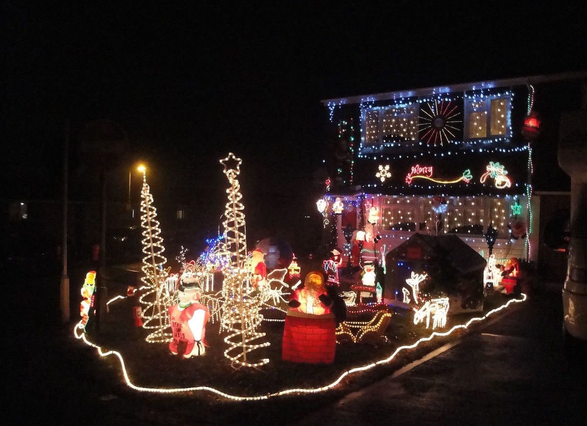 15 Times Outdoor X-Mas Decorations Went Too Far