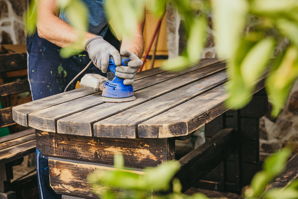 iStock-1359668628 outdoor living refurbishing table