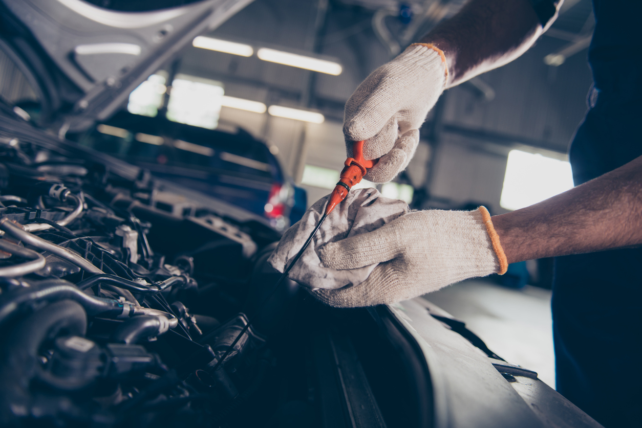 iStock-928323870 work gloves working on a car