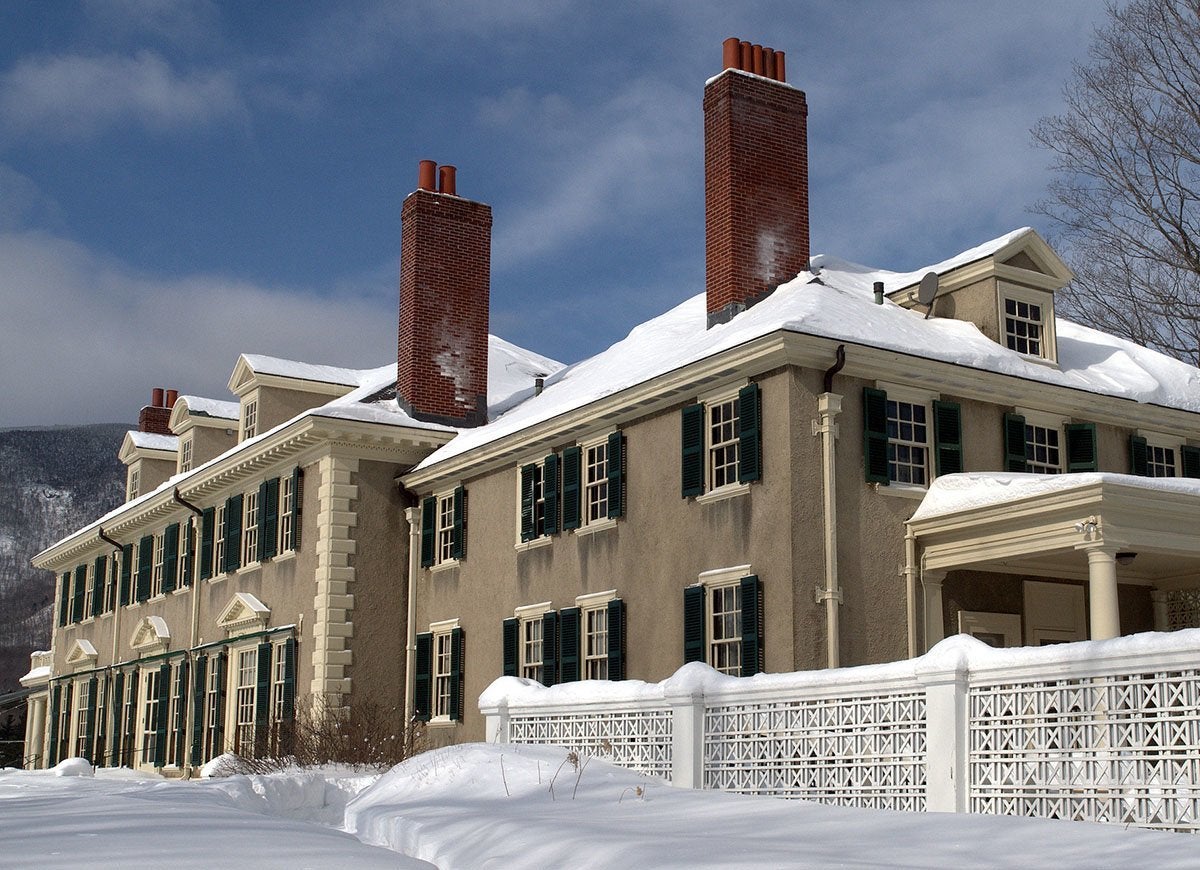 See How 20 Historic Homes Decorate for the Holidays