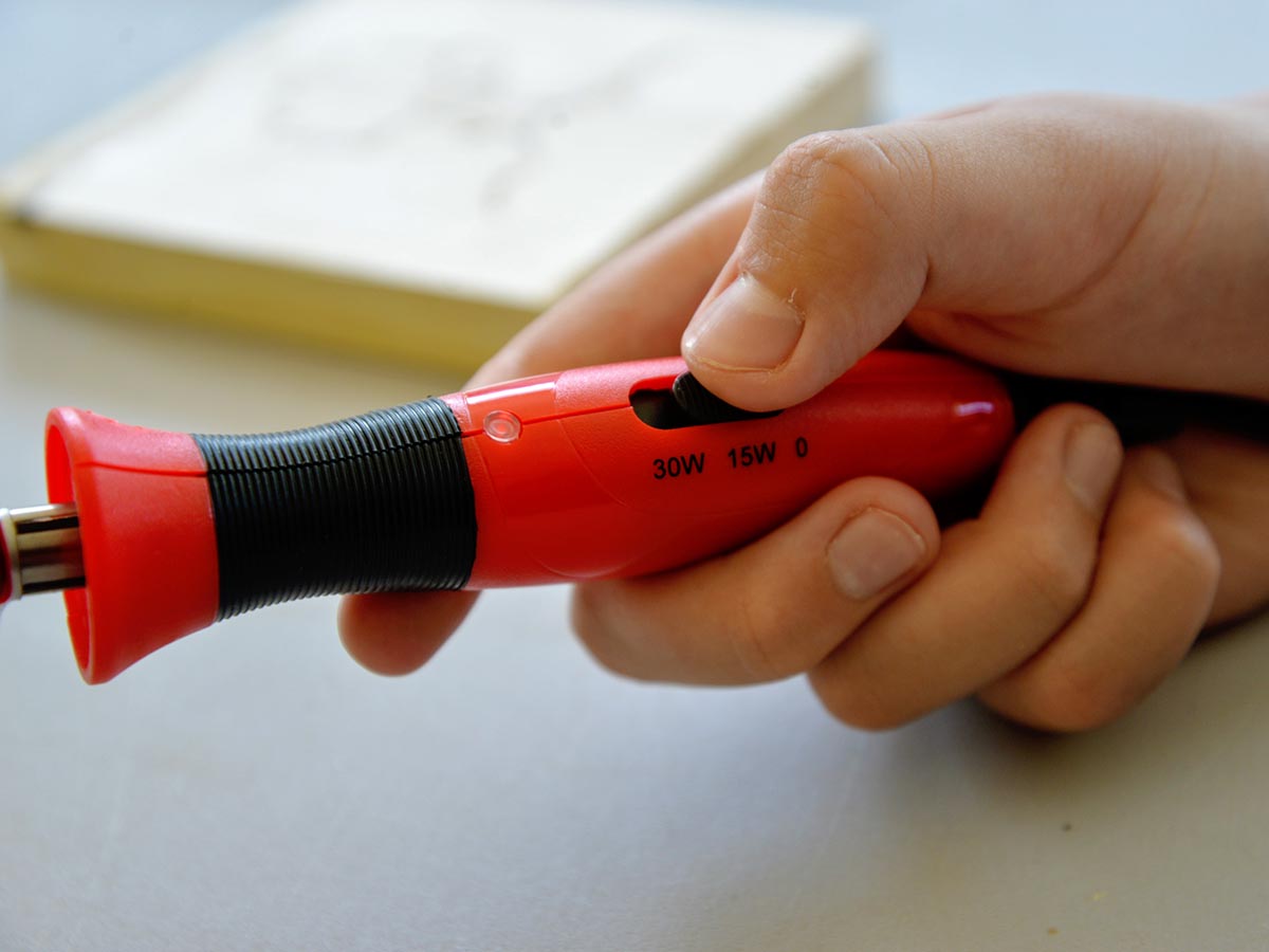 Close up of heat settings onTRUArt Stage 1 Pyrography Pen Wood-Burning Tool