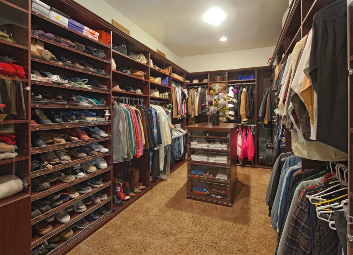 20 Beautiful Walk-In Closet Ideas for Organization