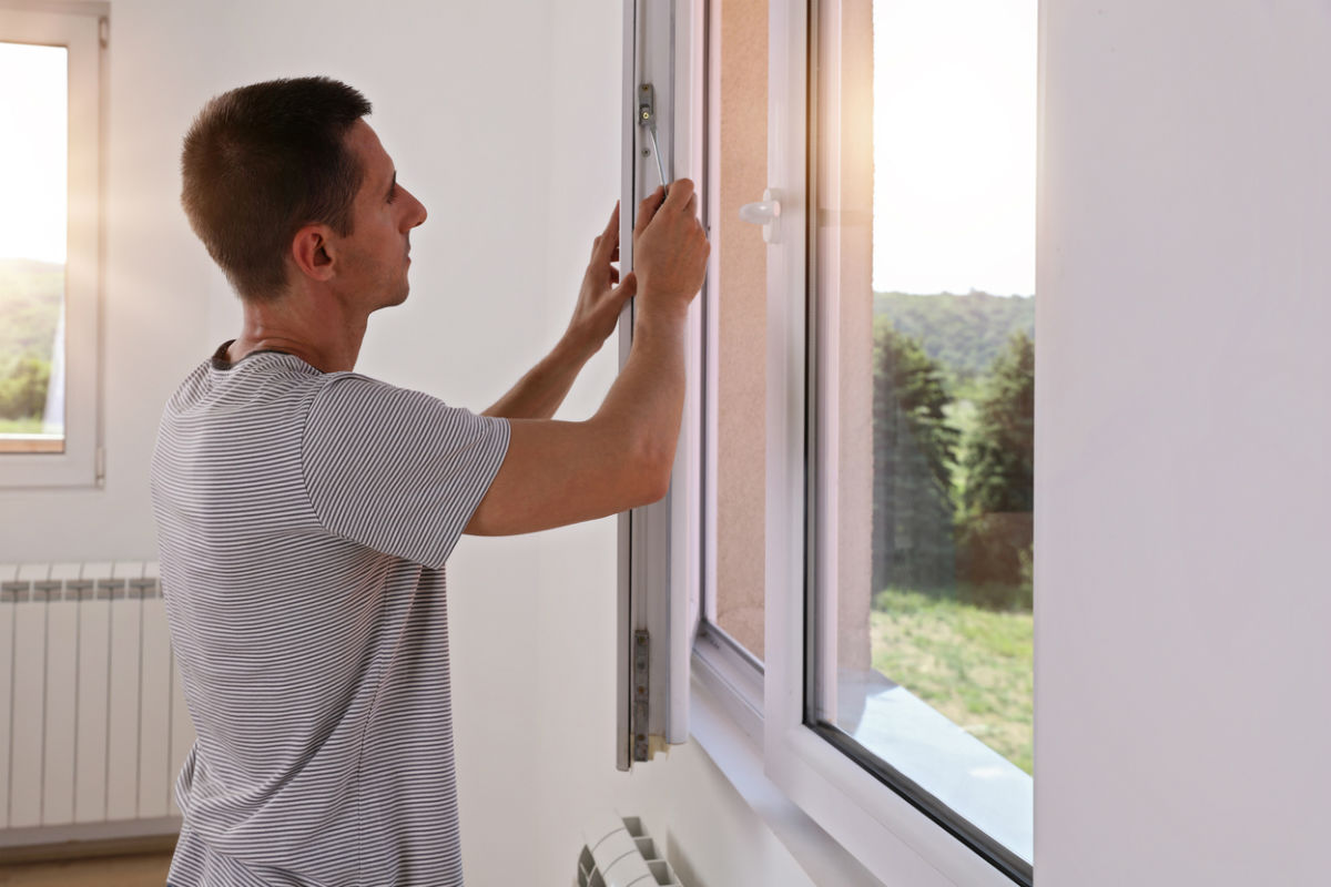 Fiberglass vs. Vinyl Windows: Which Are DIY-Friendly?