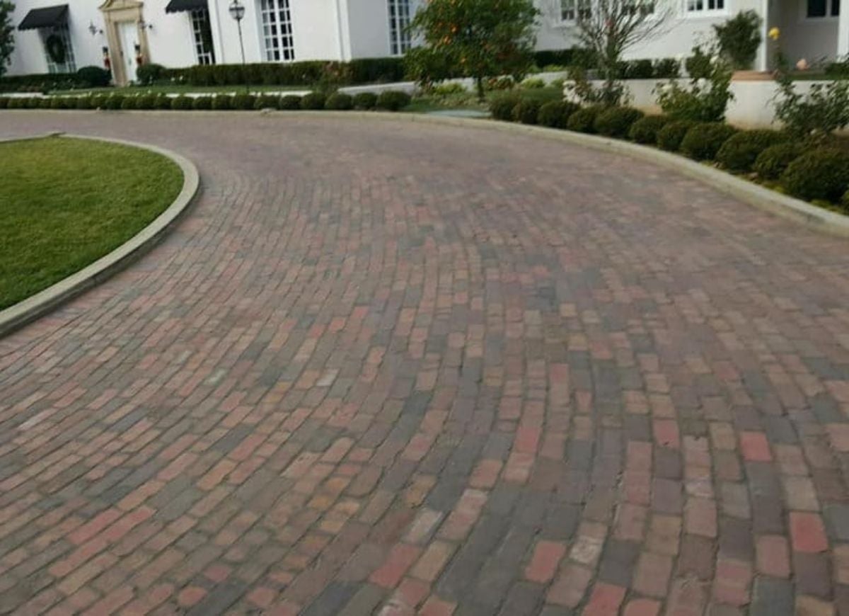 10 Creative Driveway Ideas Your Neighbors will Want to Copy