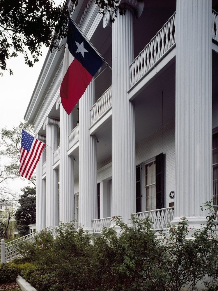 See How 20 Historic Homes Decorate for the Holidays