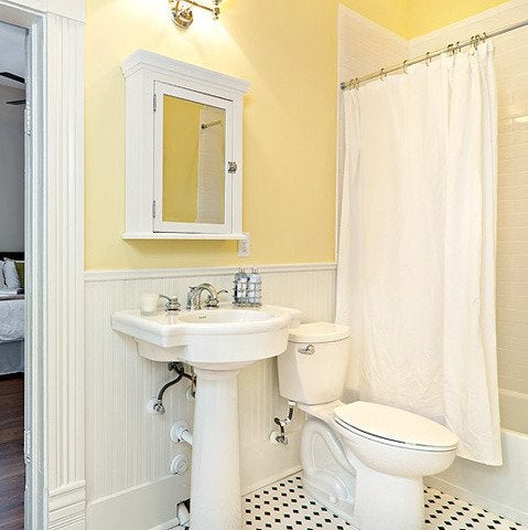 Tiny Bath? 8 Space-Smart Color Choices