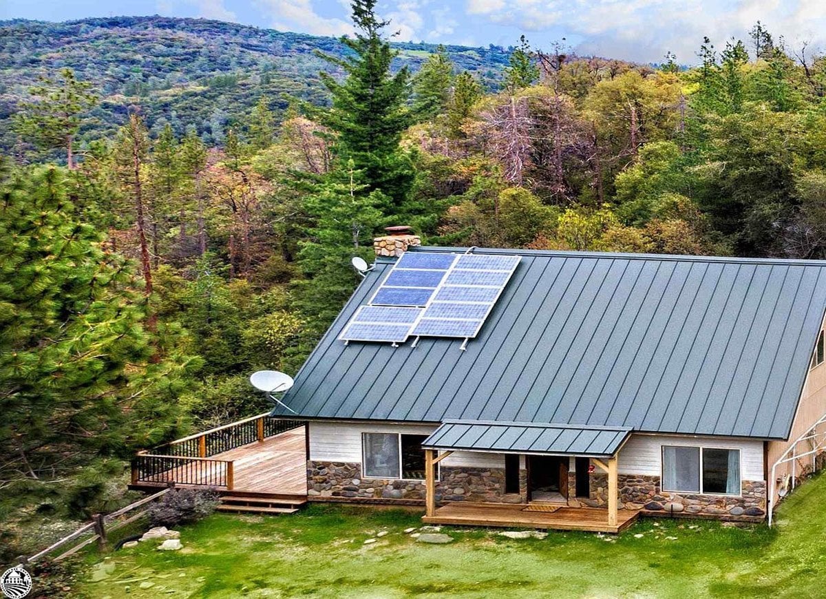 15 Off-the-Grid Homes for Sale Right Now