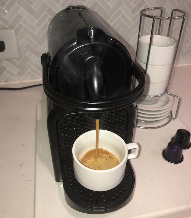 Ajoutez de la sophistication à votre consommation quotidienne de caféine avec cette machine Nespresso