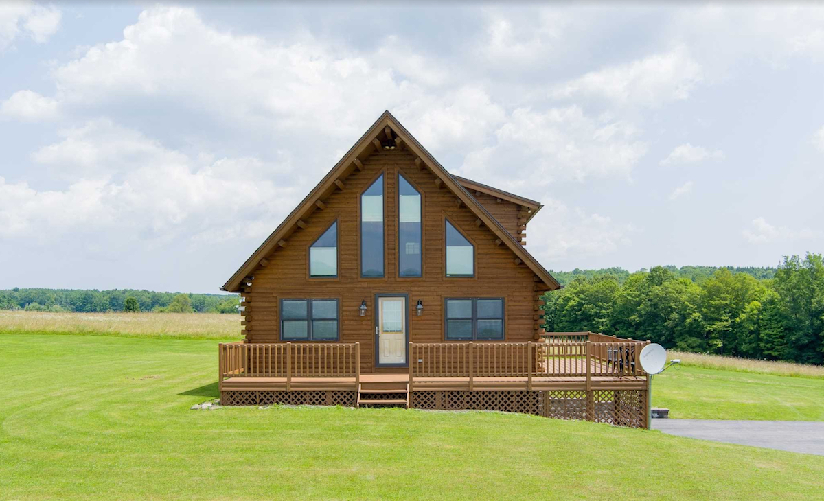 Log Cabin Kits: Moosehead Cedar Log Homes