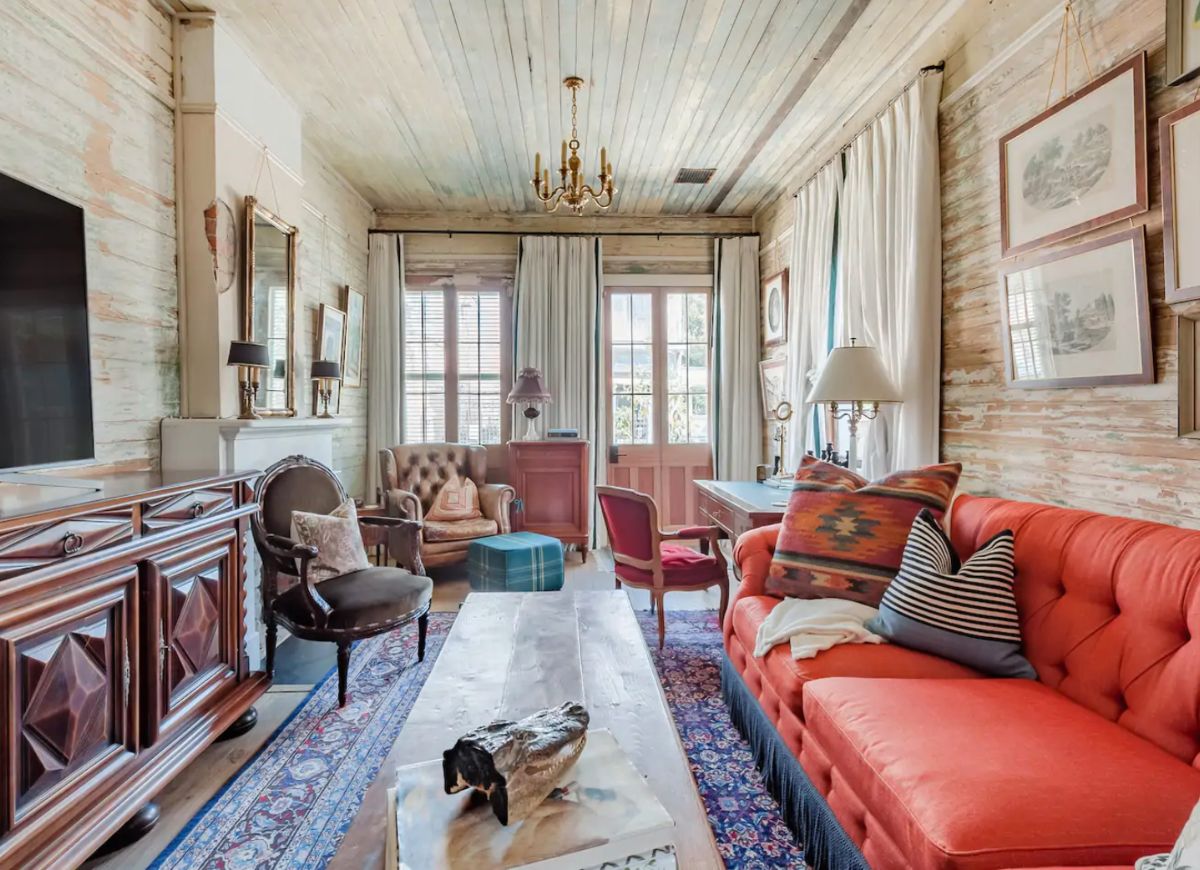 Love Old Houses? These Are the 15 Airbnbs for You