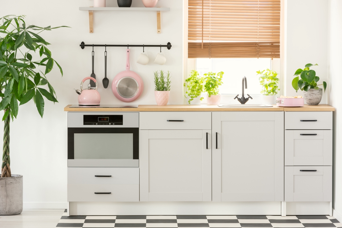 Small kitchen with pink pans.