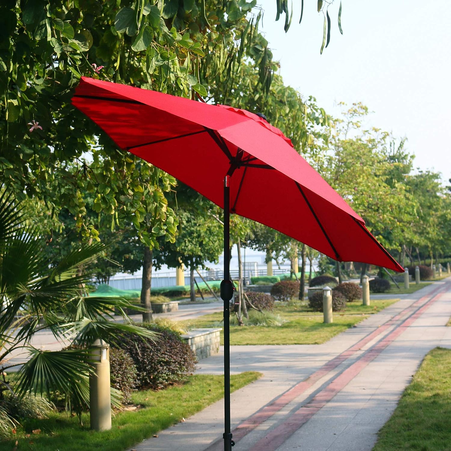 La meilleure option de mobilier de jardin d'extérieur bon marché : parasol de jardin Sunnyglade de 9 pieds