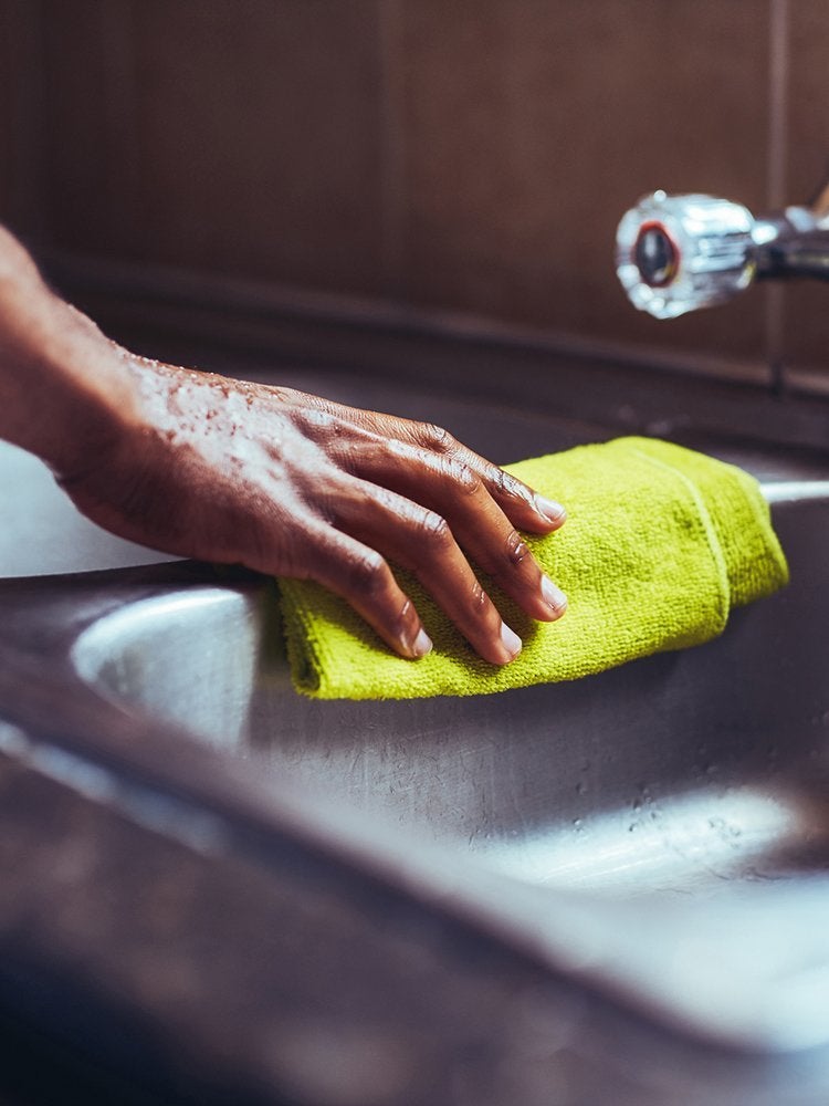 11 Mistakes You’re Making With Your Kitchen Sponge