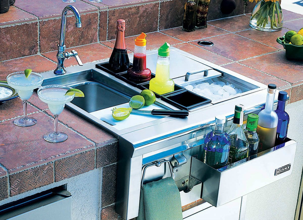 8 Best Buys for an Outdoor Kitchen You Can Afford