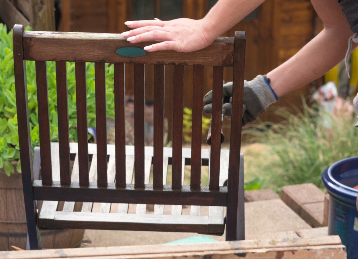 The Dos and Don’ts of Cleaning Patio Furniture