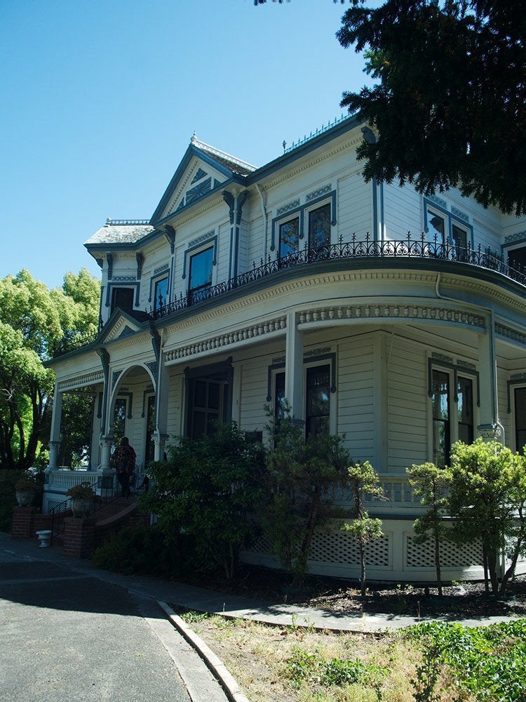 See How 20 Historic Homes Decorate for the Holidays