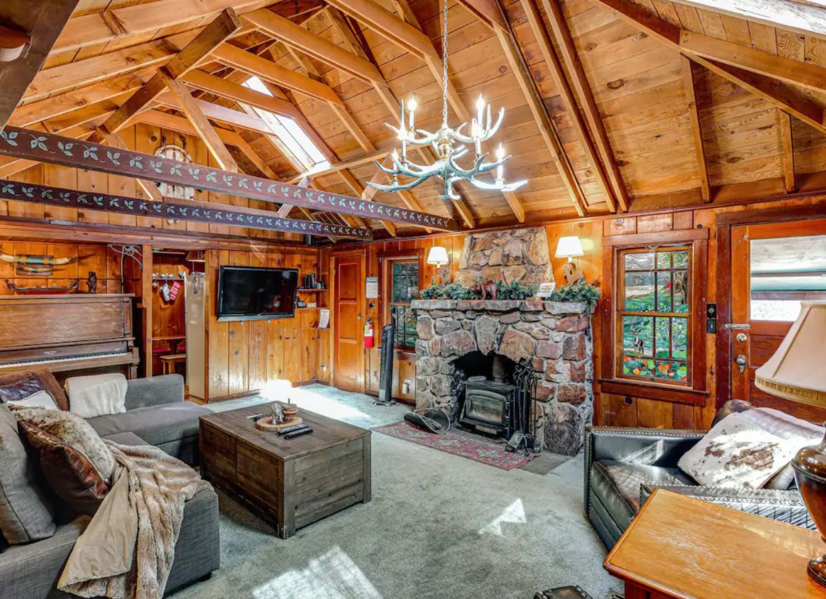 Love Old Houses? These Are the 15 Airbnbs for You