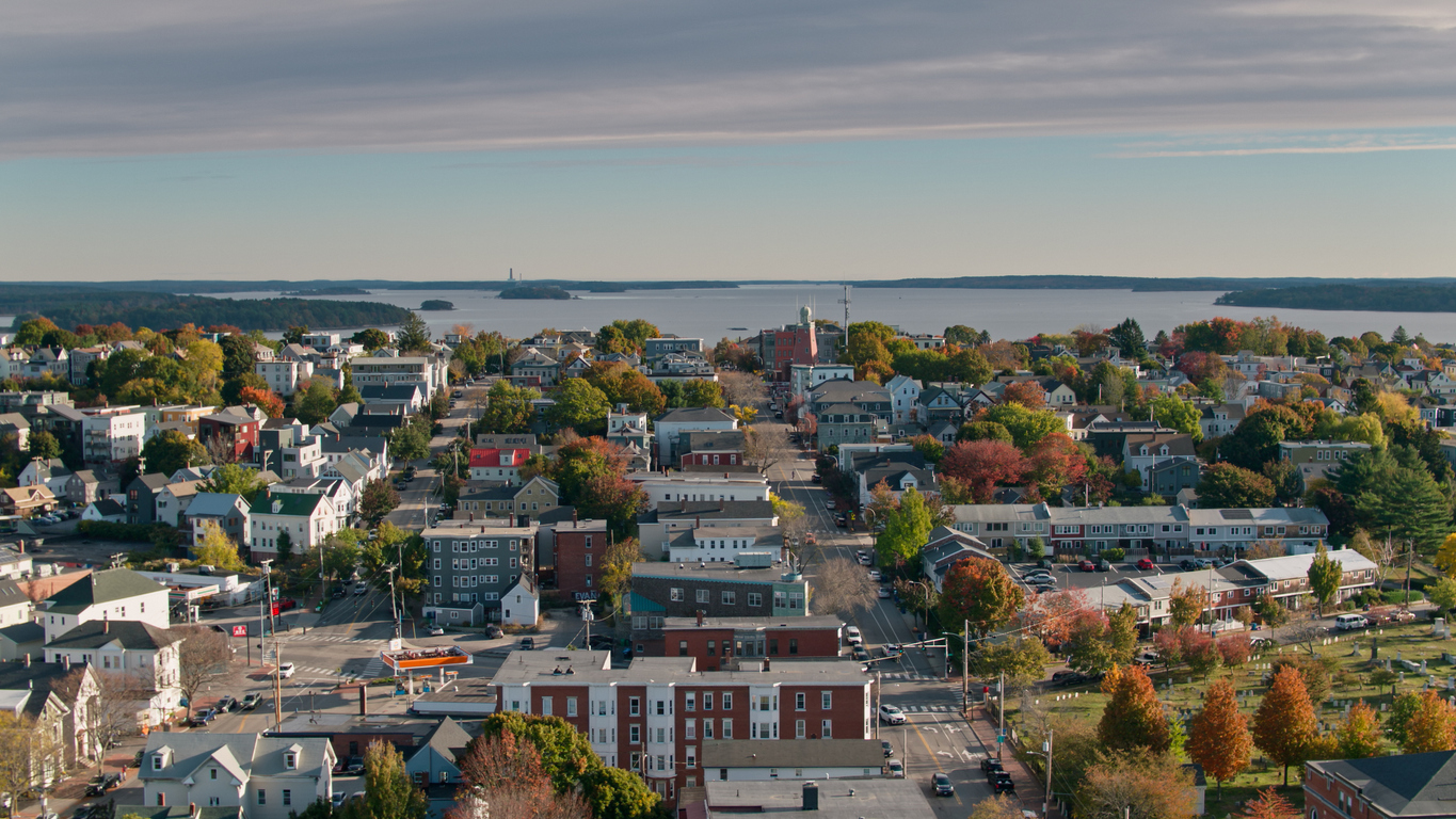 iStock-1365882485 best small towns portland ME.jpg