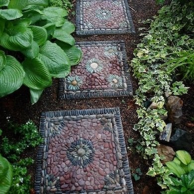 10 DIY Step Stones to Brighten Any Garden Walk