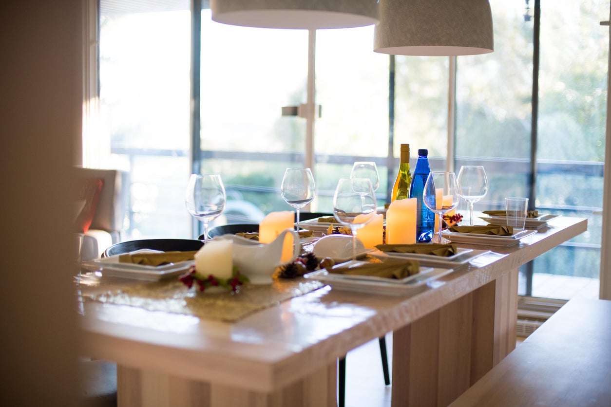 13 Tips for Fitting Everyone Around the Thanksgiving Table