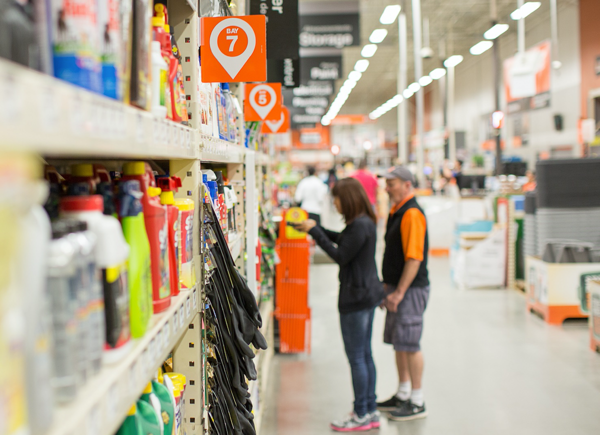 9 Things You Should Never Do in a Home Improvement Store