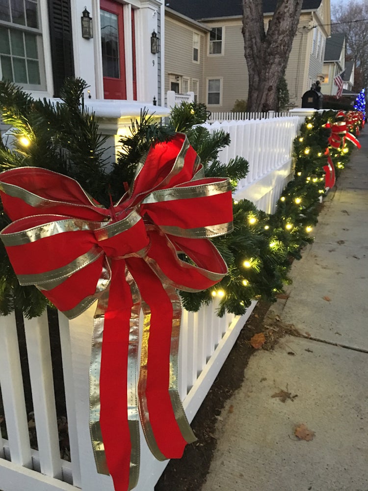 10 Easy Ways to Add Christmas Curb Appeal