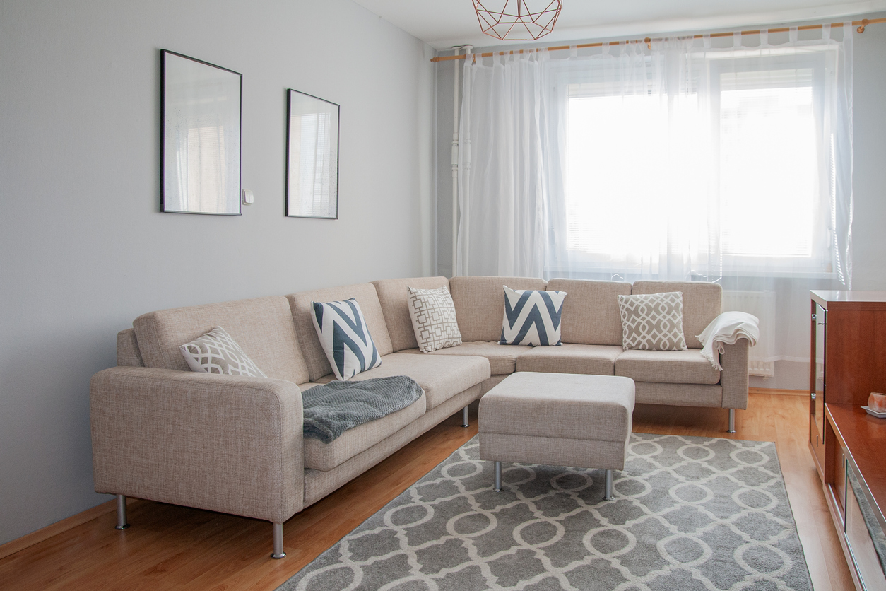 The Pros and Cons of Selling a Furnished Home