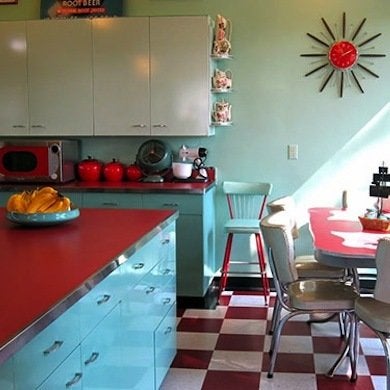 10 Essentials for a Retro Kitchen