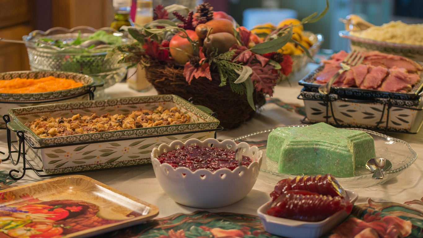 13 Tips for Fitting Everyone Around the Thanksgiving Table