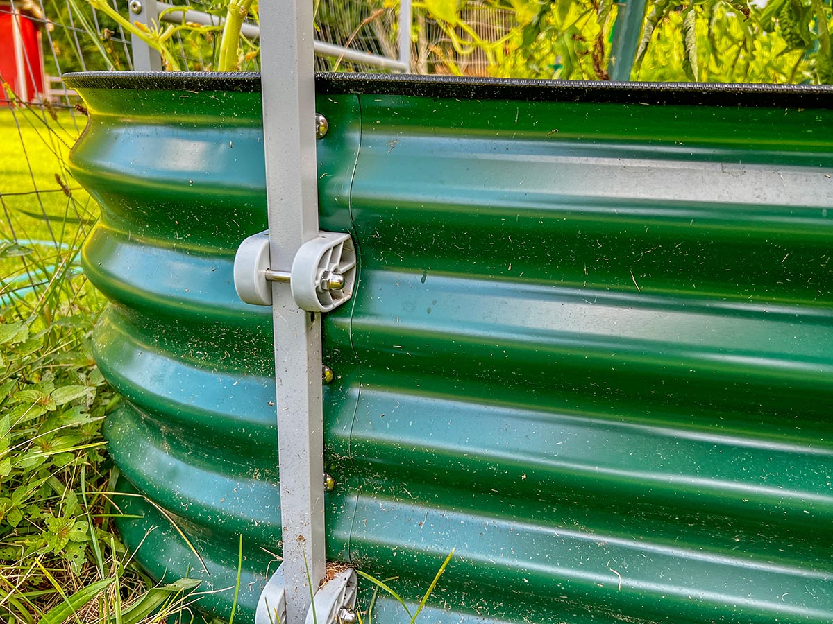 A close-up of the material construction of the Vego Garden raised bed