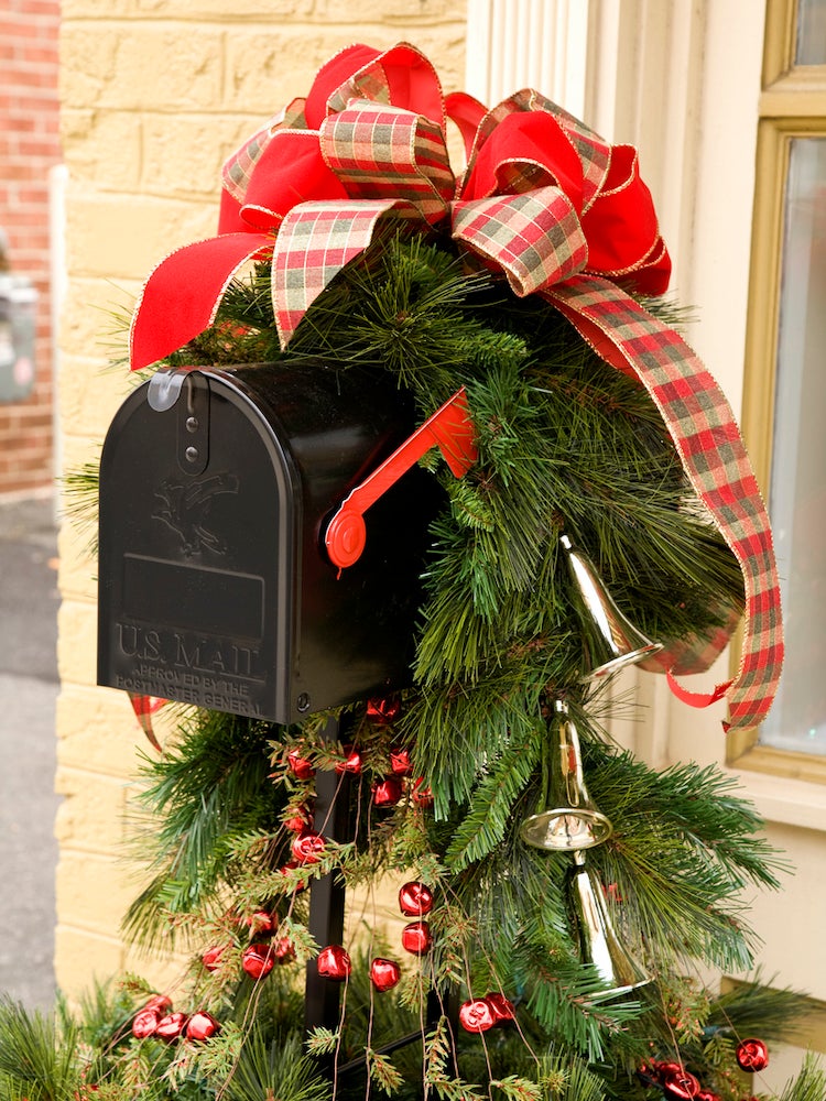 10 Easy Ways to Add Christmas Curb Appeal