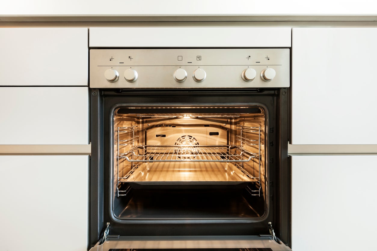 10 Smart Ways to Prevent an Oven Fire