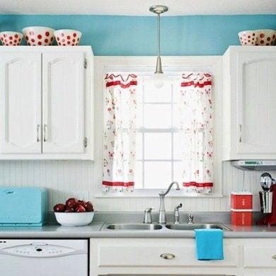 10 Essentials for a Retro Kitchen