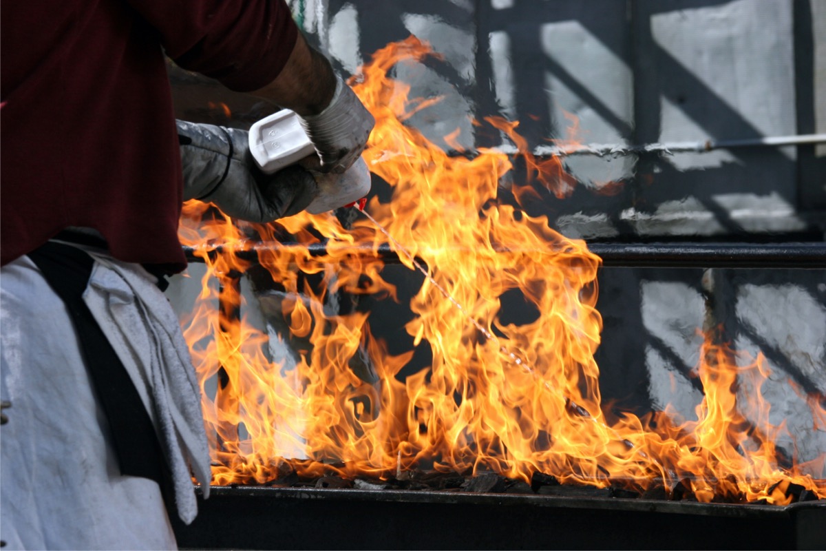 how to start a charcoal grill