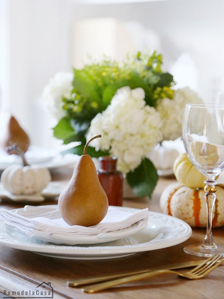 35 Fresh and Festive Ways to Dress Up Your Thanksgiving Table