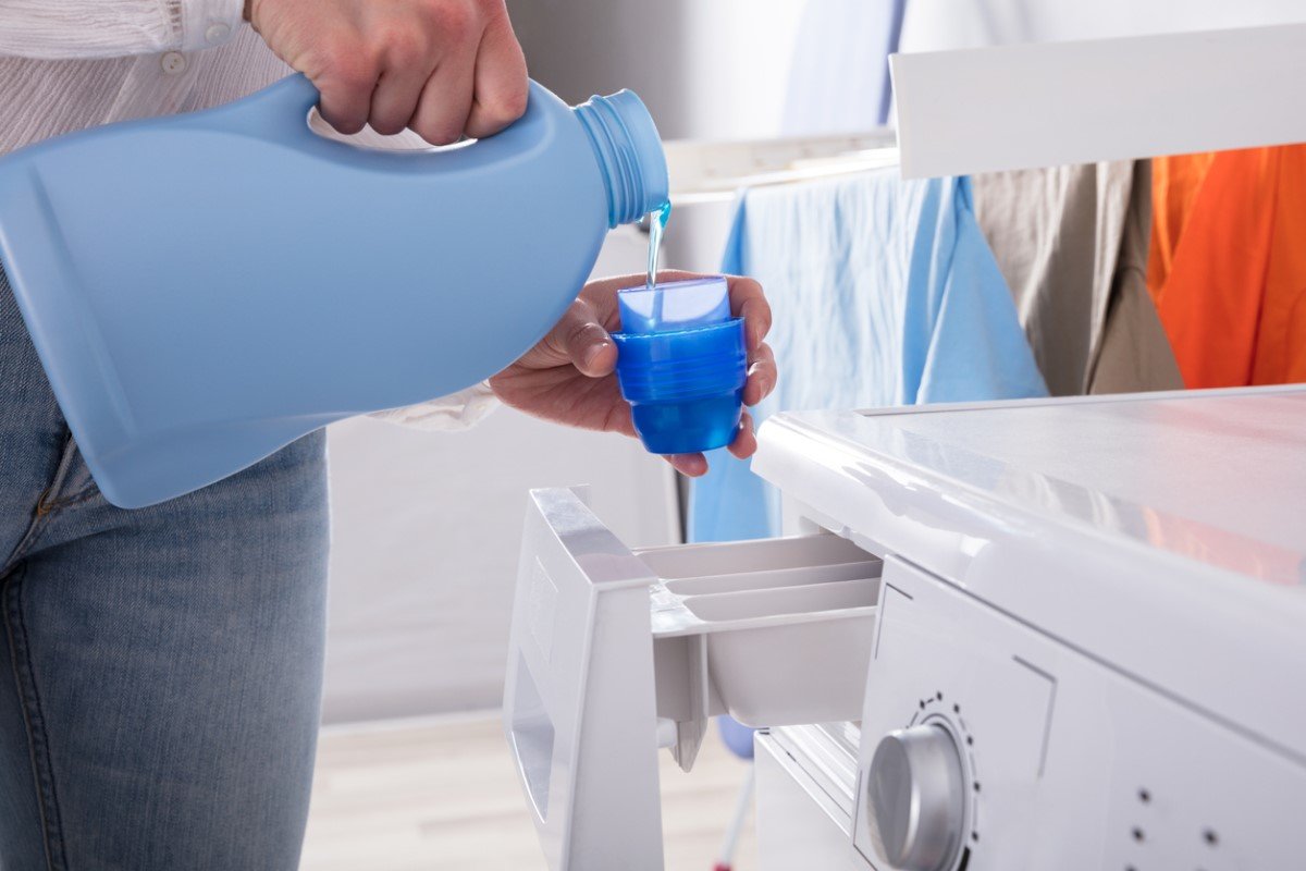 Using Liquid vs. Powder Detergent in the Laundry