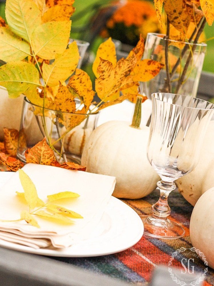 35 Fresh and Festive Ways to Dress Up Your Thanksgiving Table