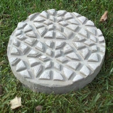 10 DIY Step Stones to Brighten Any Garden Walk