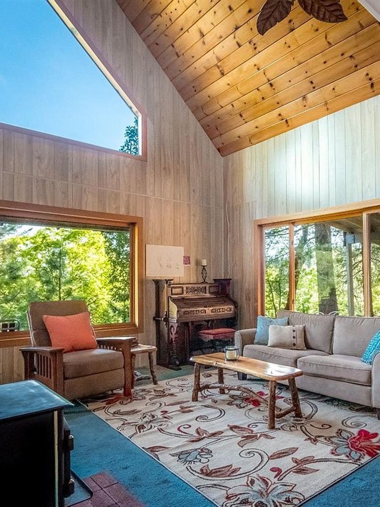 15 Off-the-Grid Homes for Sale Right Now