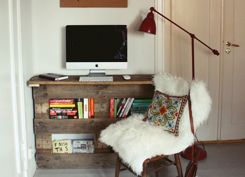 15 Easy Designs for a DIY Desk