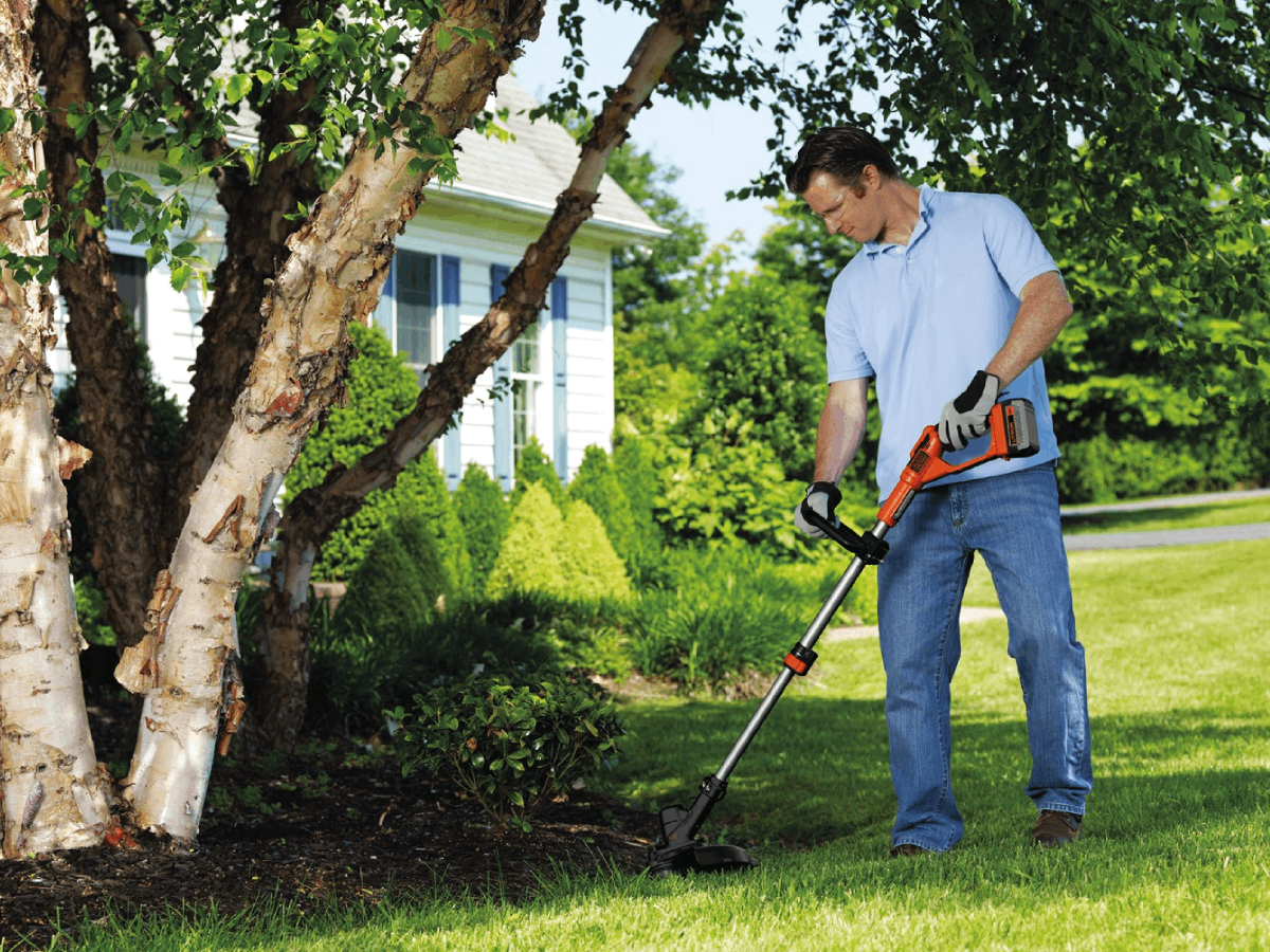 12 Great Deals on Lawn Care Equipment: Home Depot, Lowe’s, and Amazon