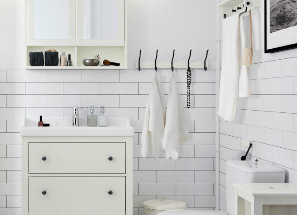 10 Smart Storage Tricks for a Tiny Bathroom