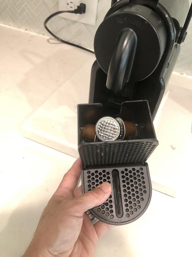 Ajoutez de la sophistication à votre consommation quotidienne de caféine avec cette machine Nespresso