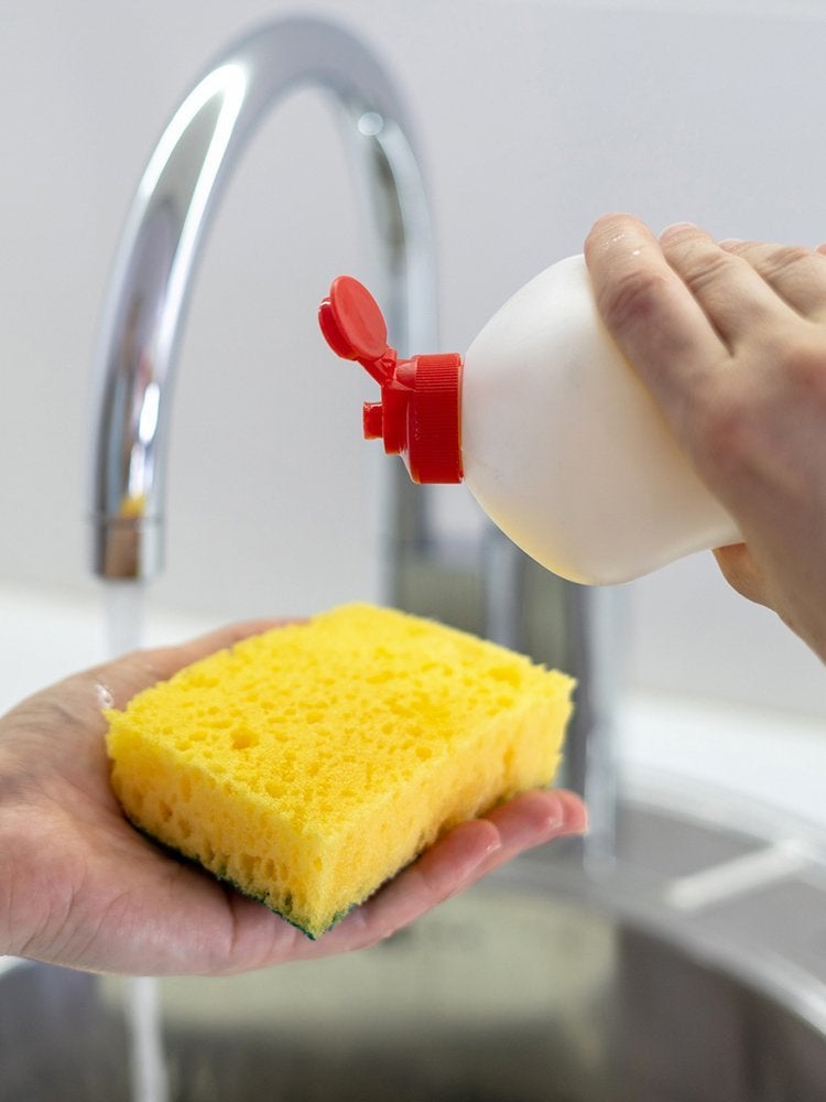 11 Mistakes You’re Making With Your Kitchen Sponge