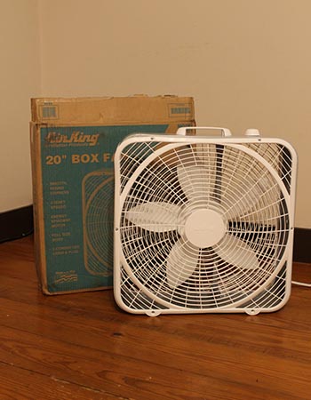 Ventilateur Air King de qualité commerciale avec boîte dans la chambre