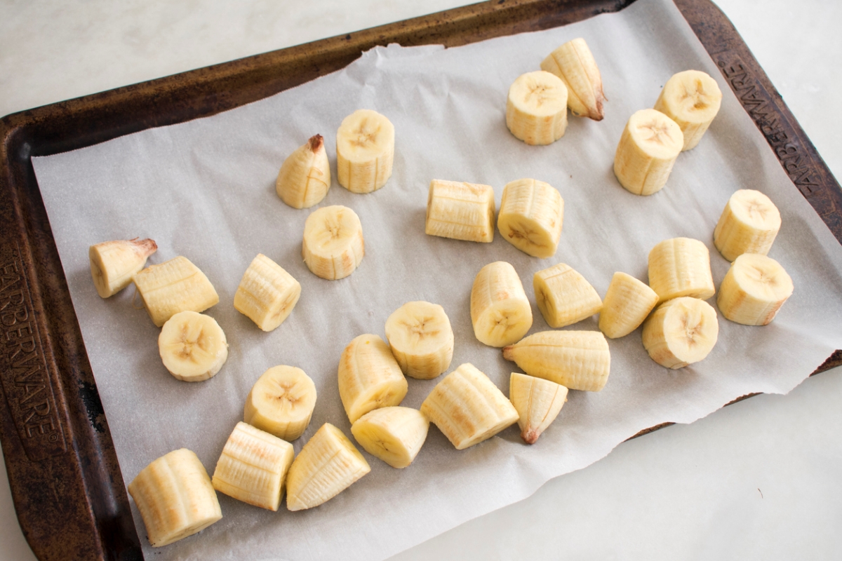 Frozen peeled pieces of banana